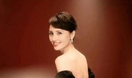 娱乐圈吃瓜爆料女明星穿着,娱乐圈女明星穿搭揭秘，吃瓜群众热议焦点